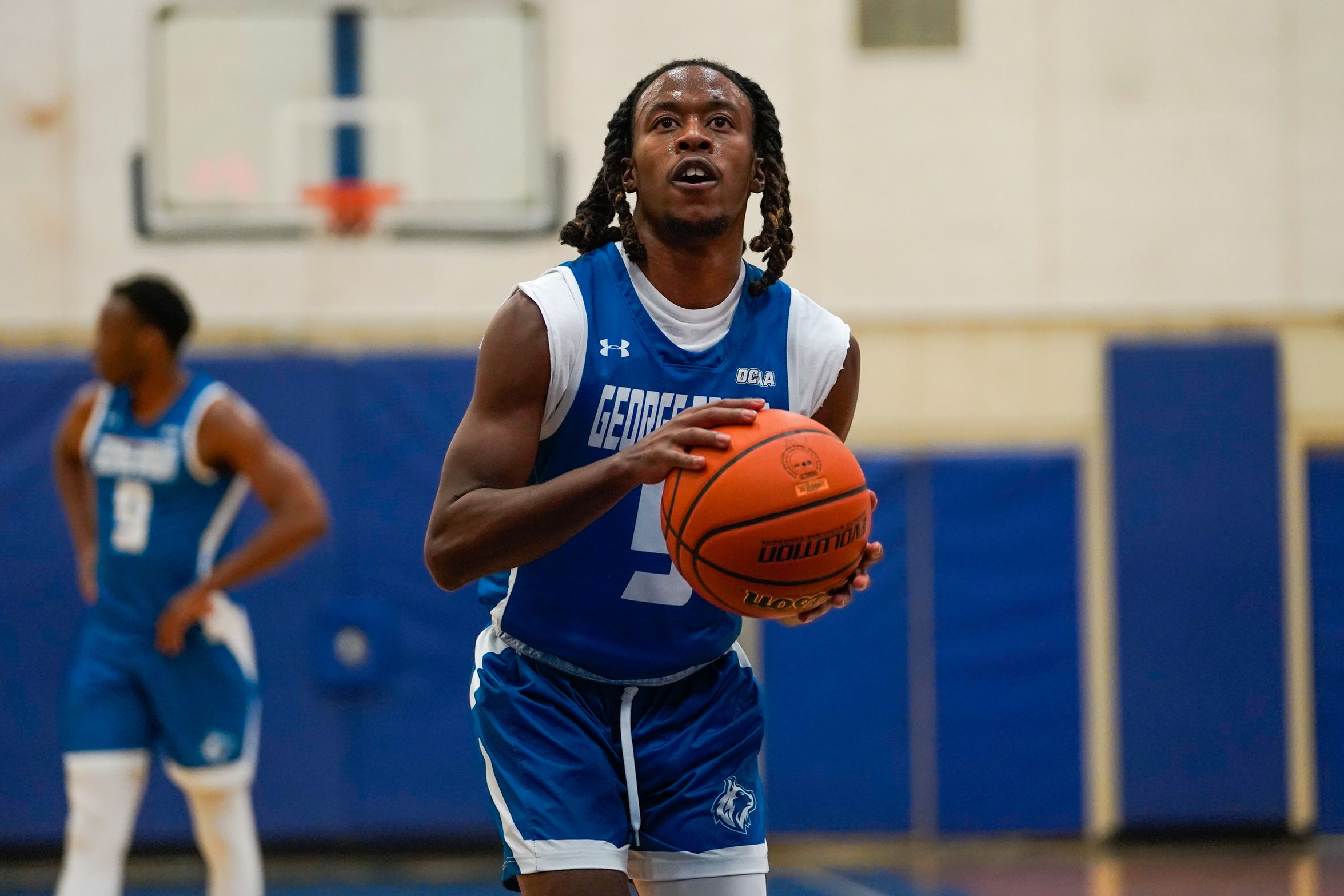 HUSKIES FALL TO ALGONQUIN