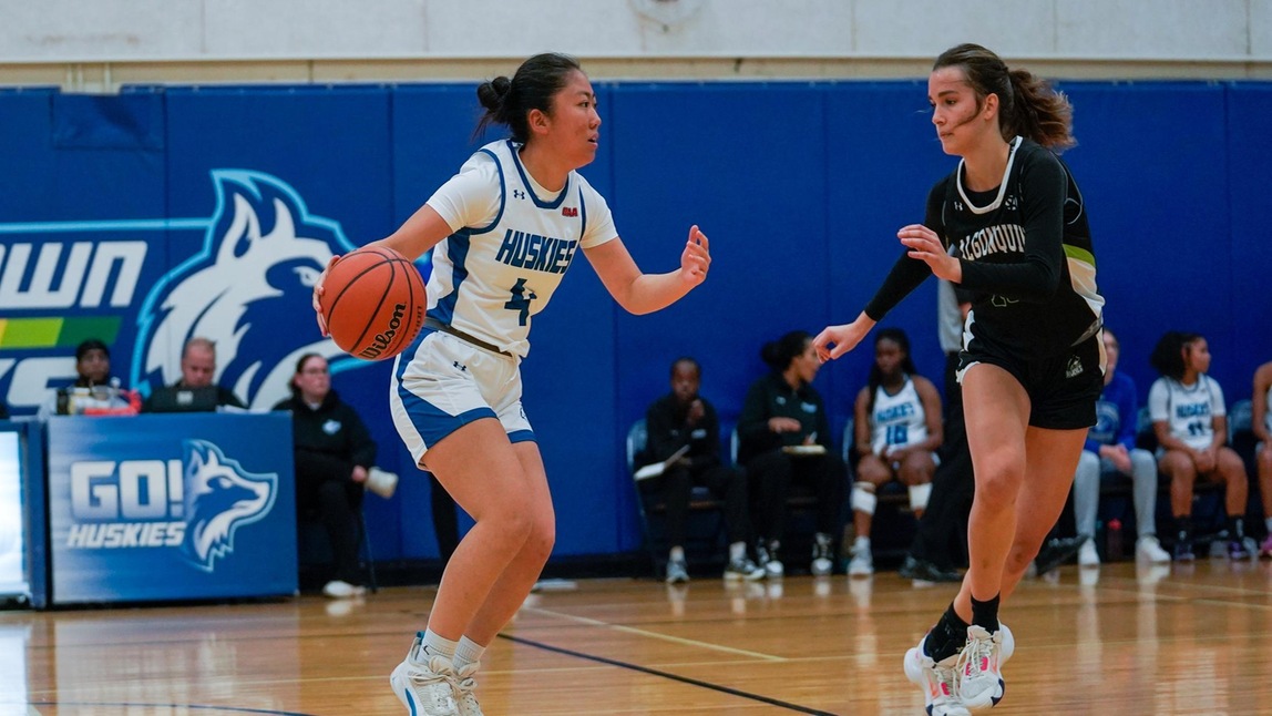 HUSKIES FALL TO ALGONQUIN